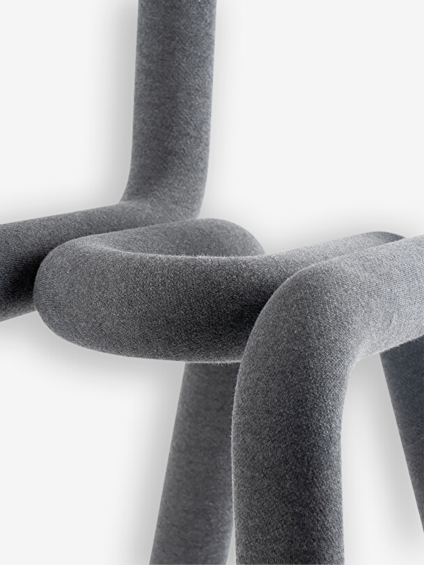 bold dark grey chair gris fonce