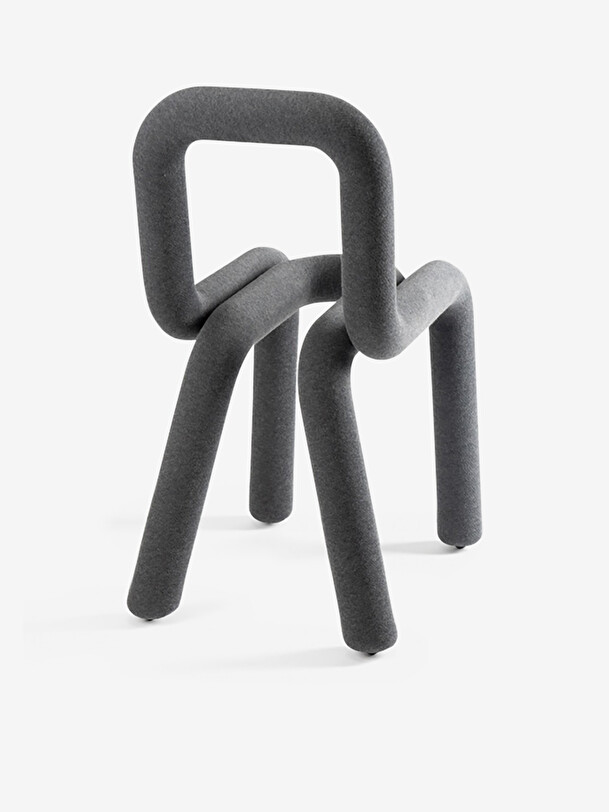 bold dark grey chair gris fonce