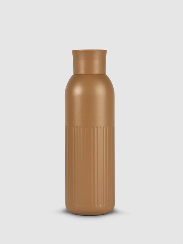 tekla thermal bottle push - sagaforms caramel