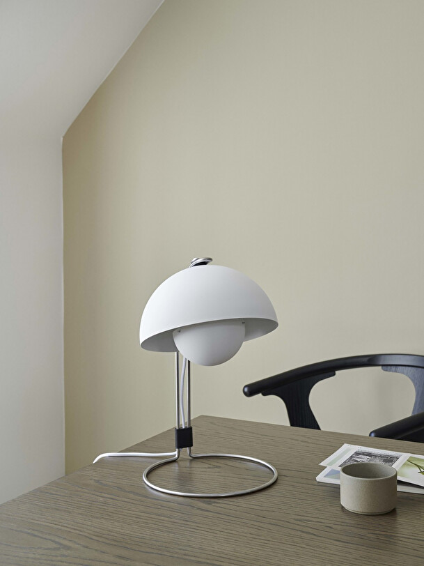 flowerpot matt white table lamp vp4 white