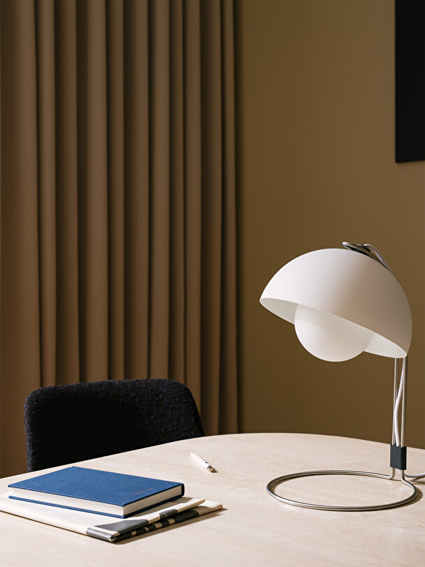 flowerpot matt white table lamp vp4 white