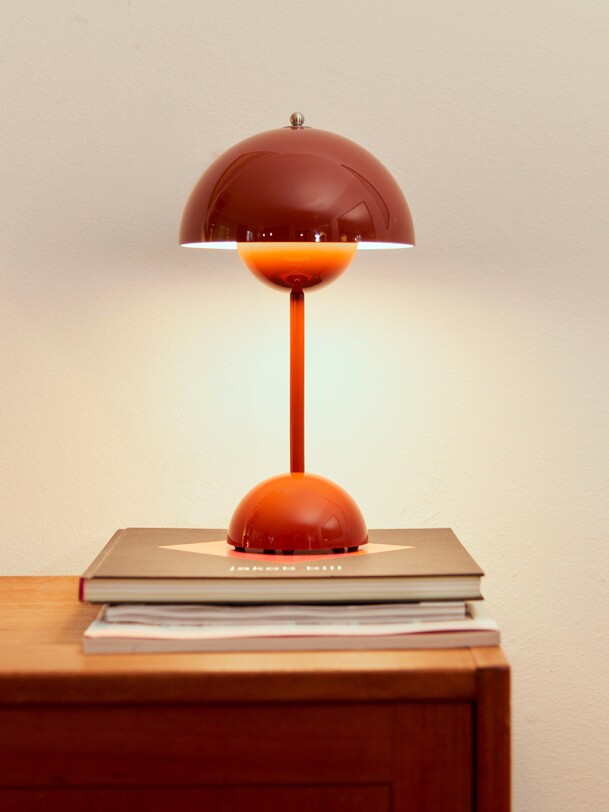 vermillon flowerpot nomad lamp ebene