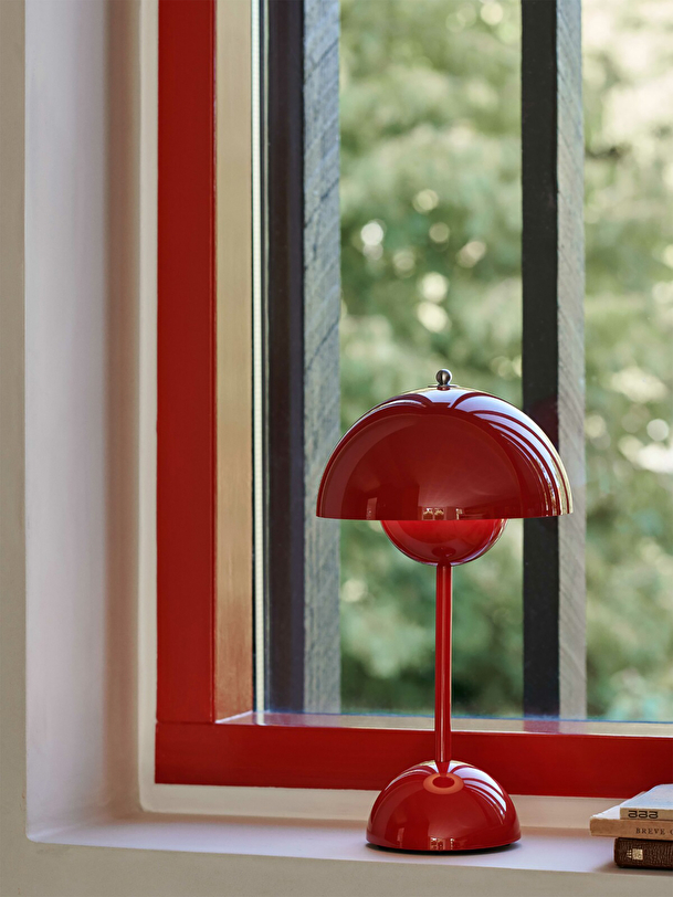 vermillon flowerpot nomad lamp ebene