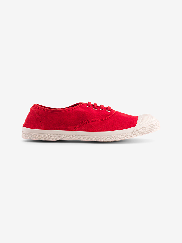 women laces tennis passion