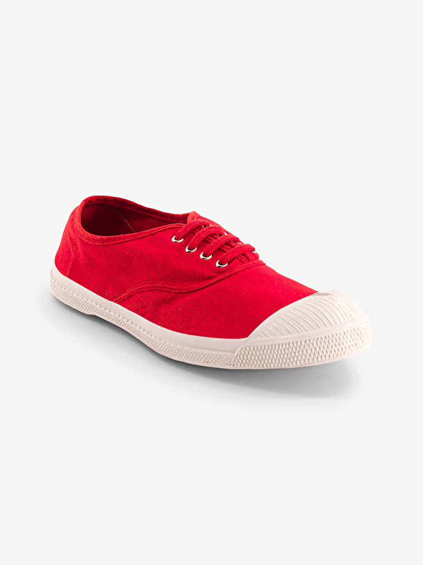 women laces tennis passion