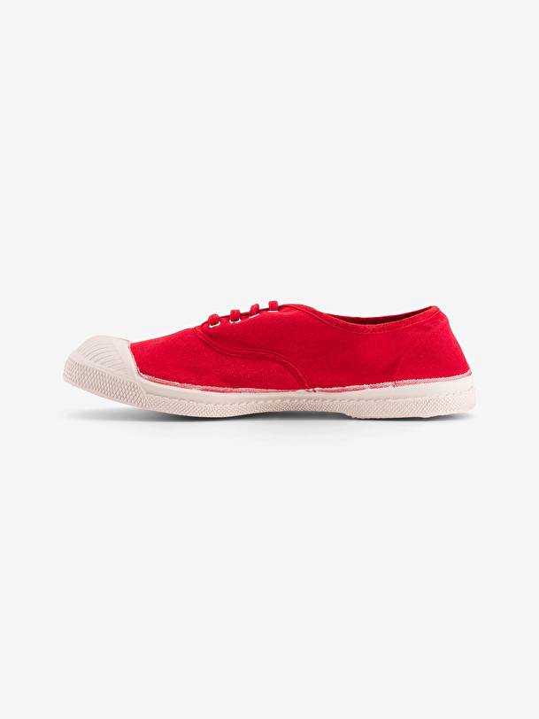 women laces tennis passion