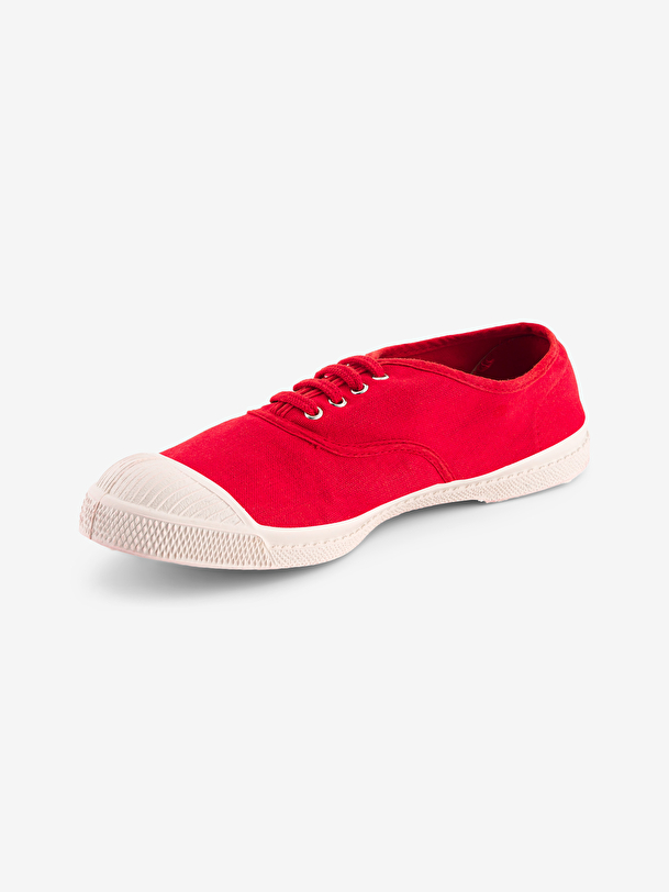 women laces tennis passion