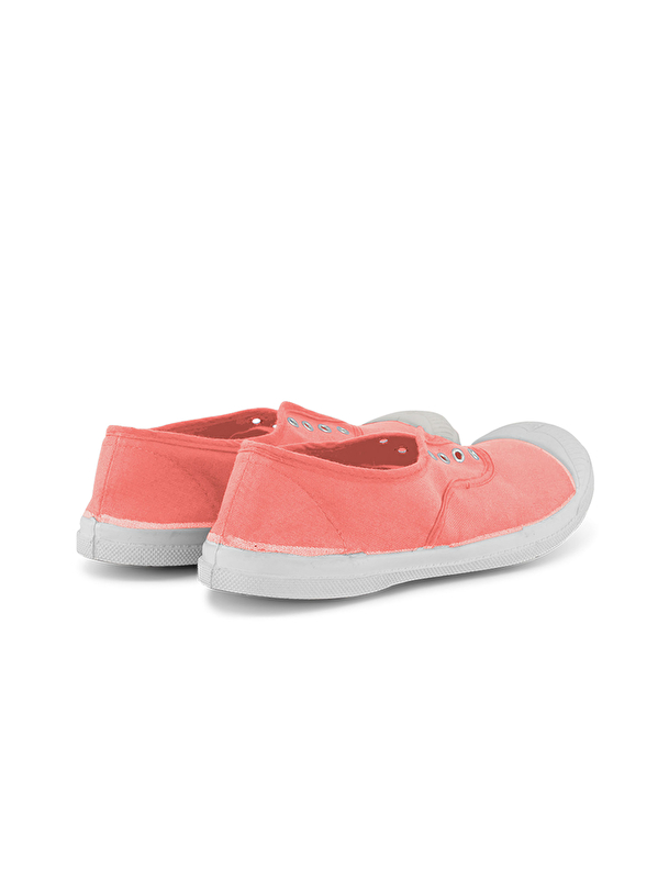 woman elly tennis flamingo