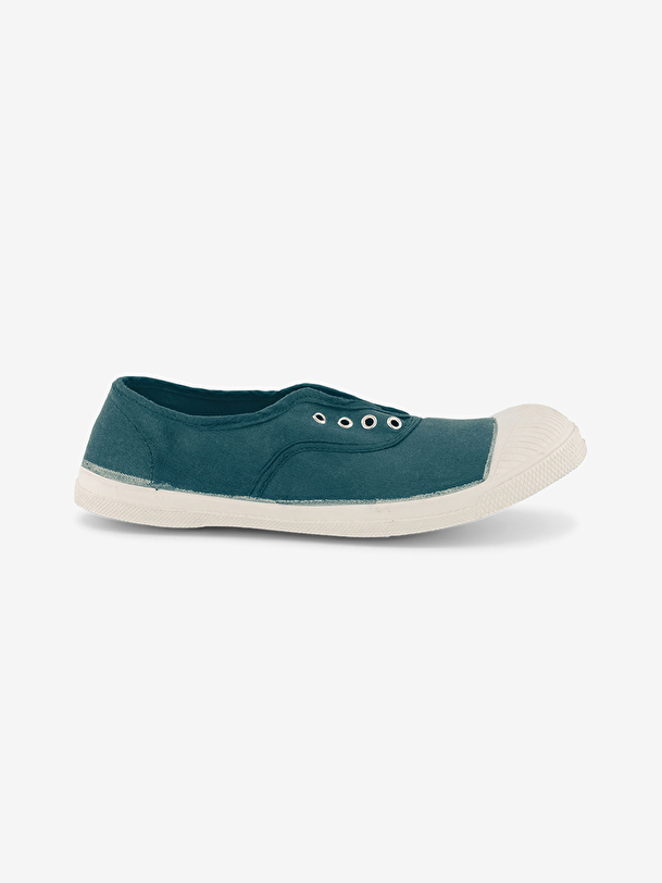 woman elly tennis peacock