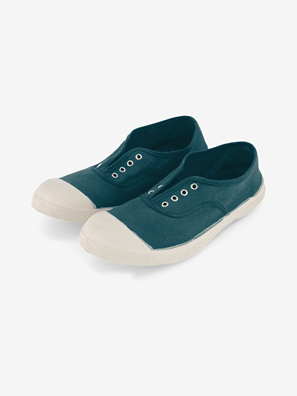 woman elly tennis peacock
