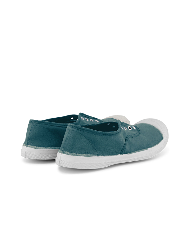woman elly tennis peacock