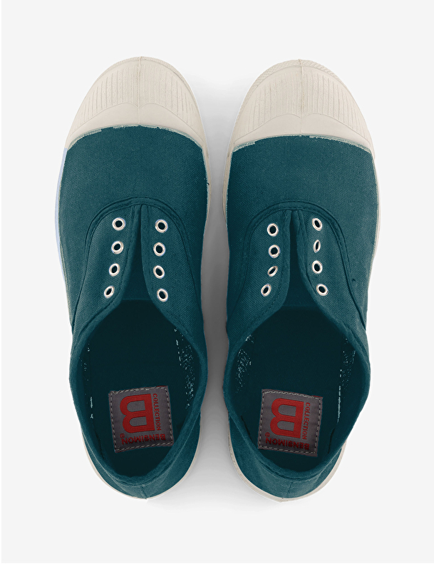 woman elly tennis peacock